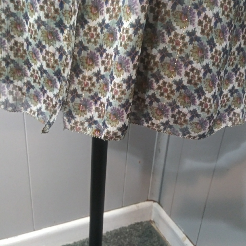 Elizabeth and James Hi Low Green Floral Ta… - Picture 4 of 8